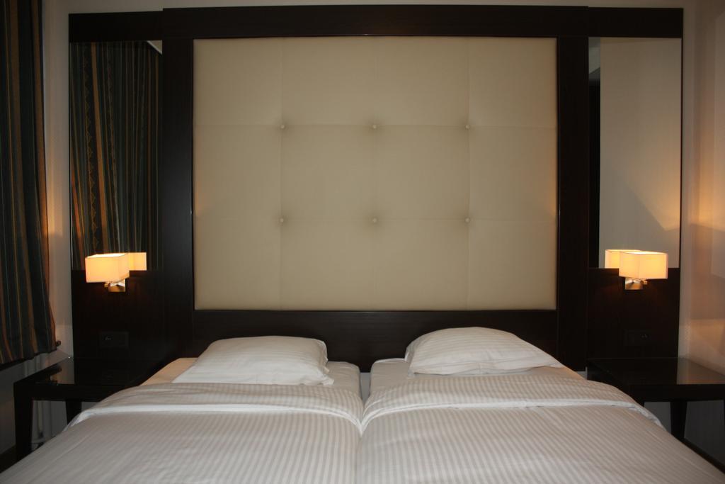 Hotel Plasky Schaerbeek Zewnętrze zdjęcie
