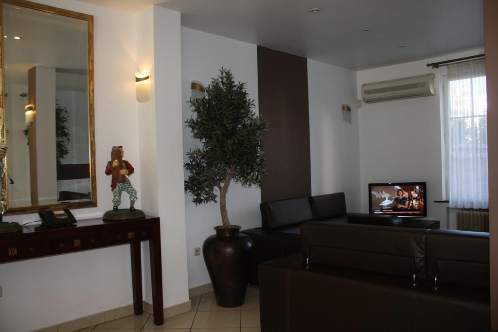 Hotel Plasky Schaerbeek Zewnętrze zdjęcie