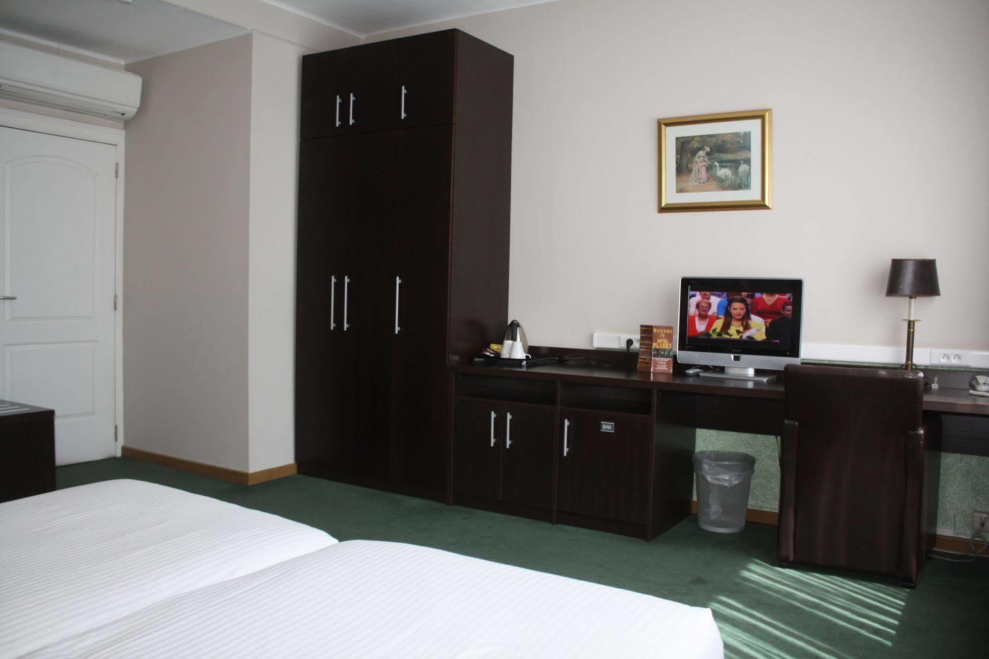 Hotel Plasky Schaerbeek Zewnętrze zdjęcie