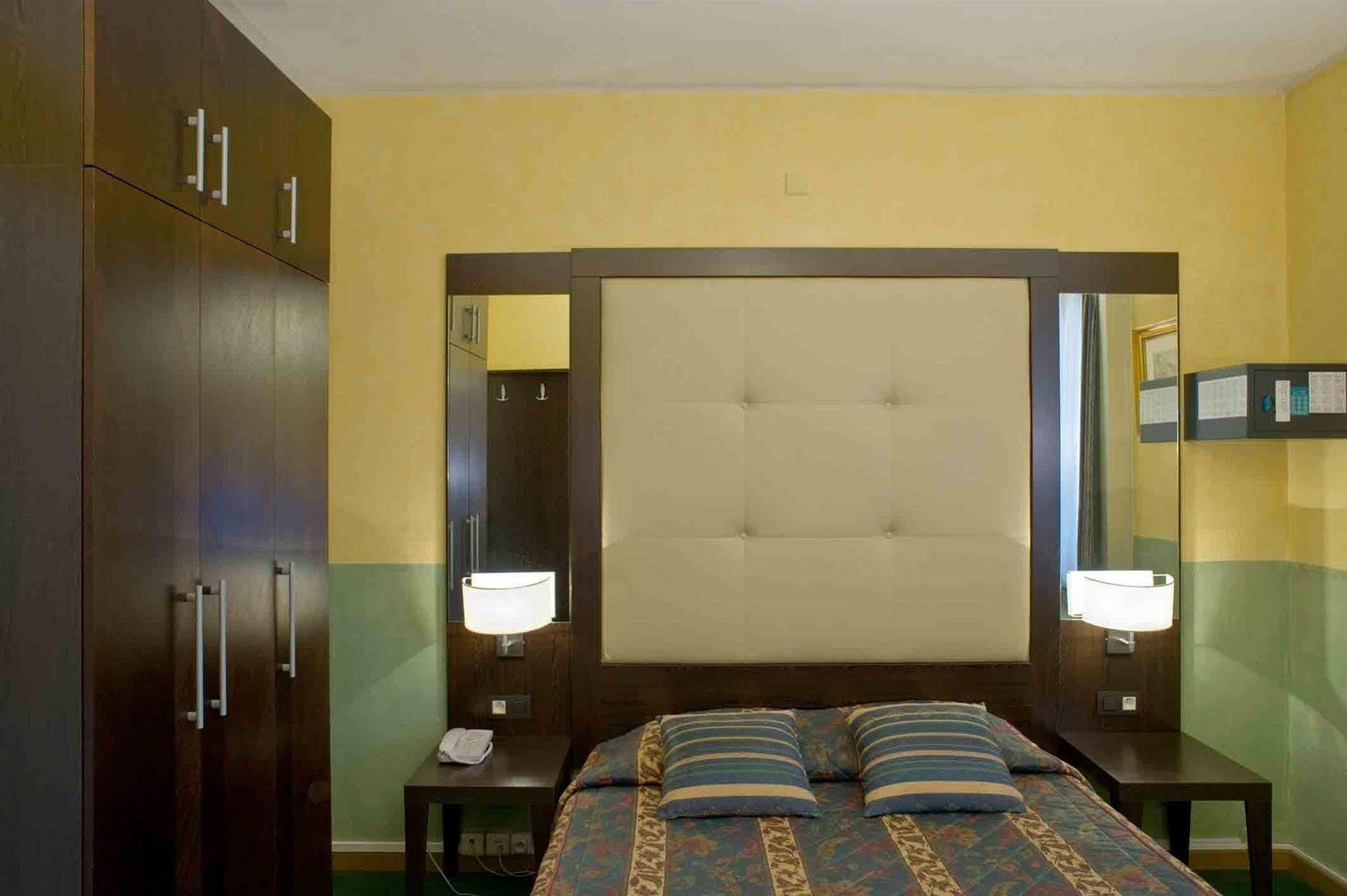 Hotel Plasky Schaerbeek Zewnętrze zdjęcie