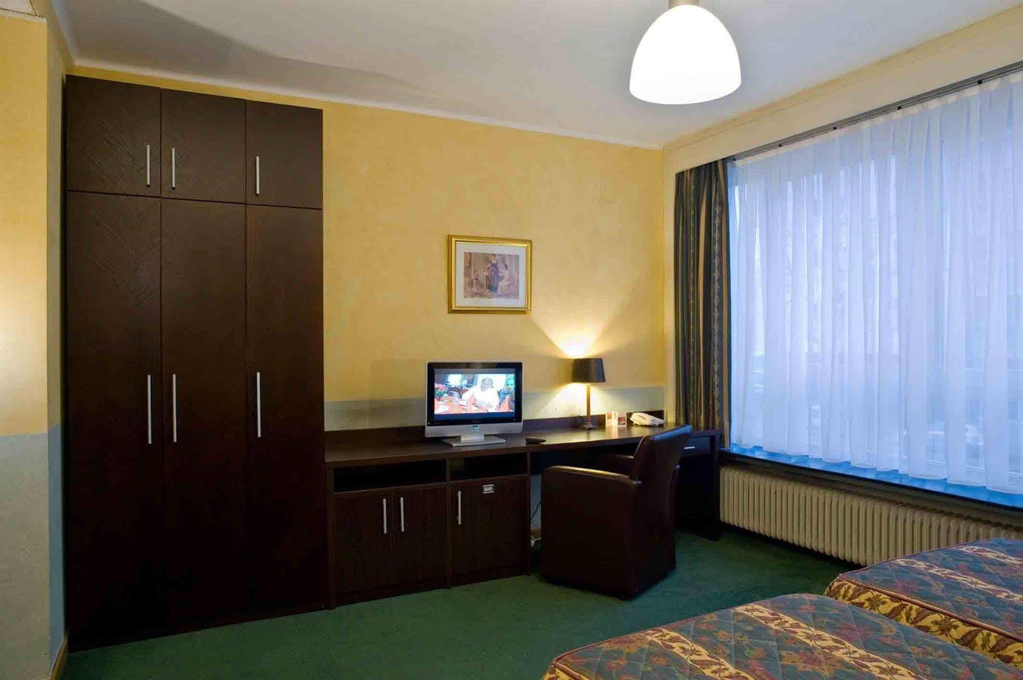 Hotel Plasky Schaerbeek Zewnętrze zdjęcie
