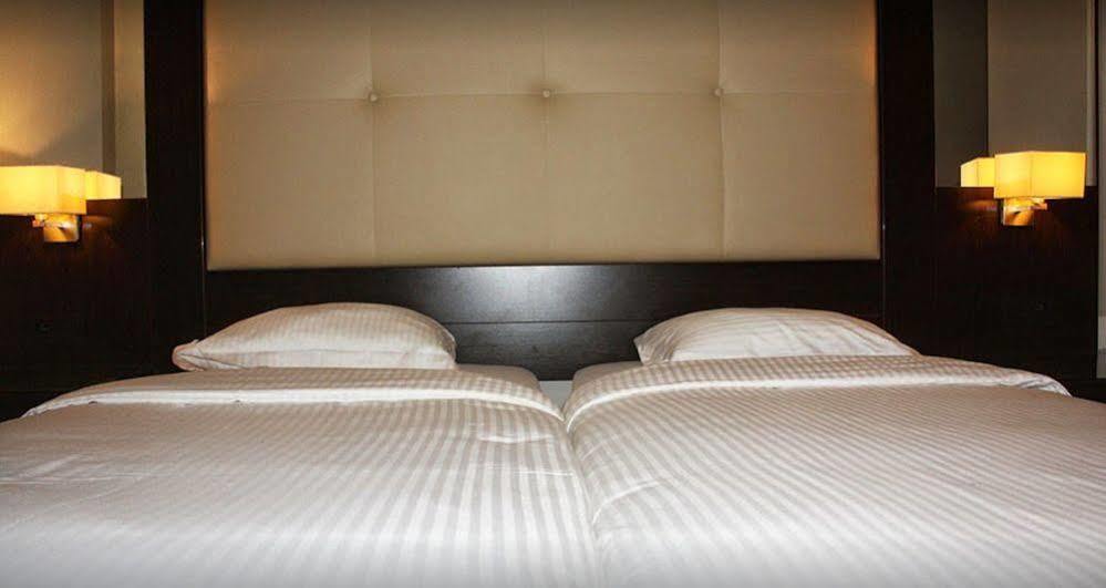 Hotel Plasky Schaerbeek Zewnętrze zdjęcie